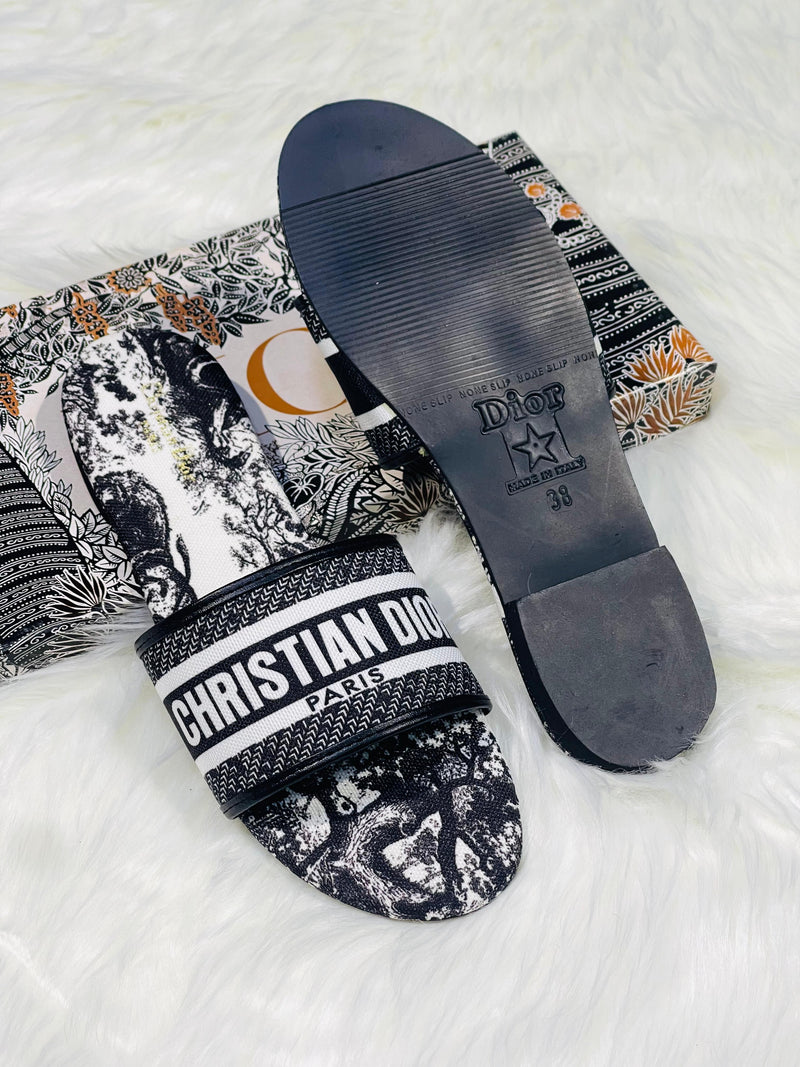 CHRISTAIN DIOR