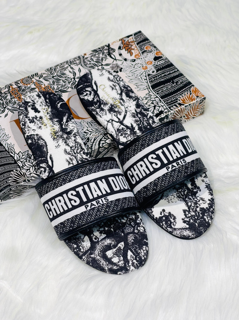 CHRISTAIN DIOR
